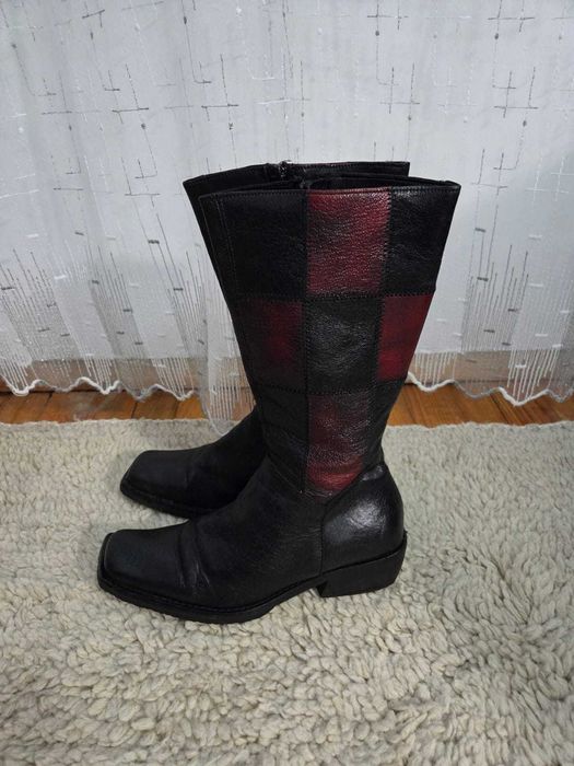 Черни ботуши с декорация