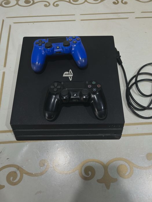 Продам Playstation 4 pro 1тб