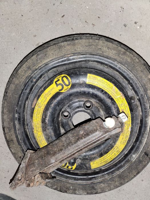 Резервна гума с крик