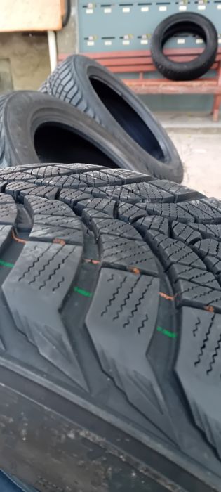 KUMHO 235 50 18 зимни