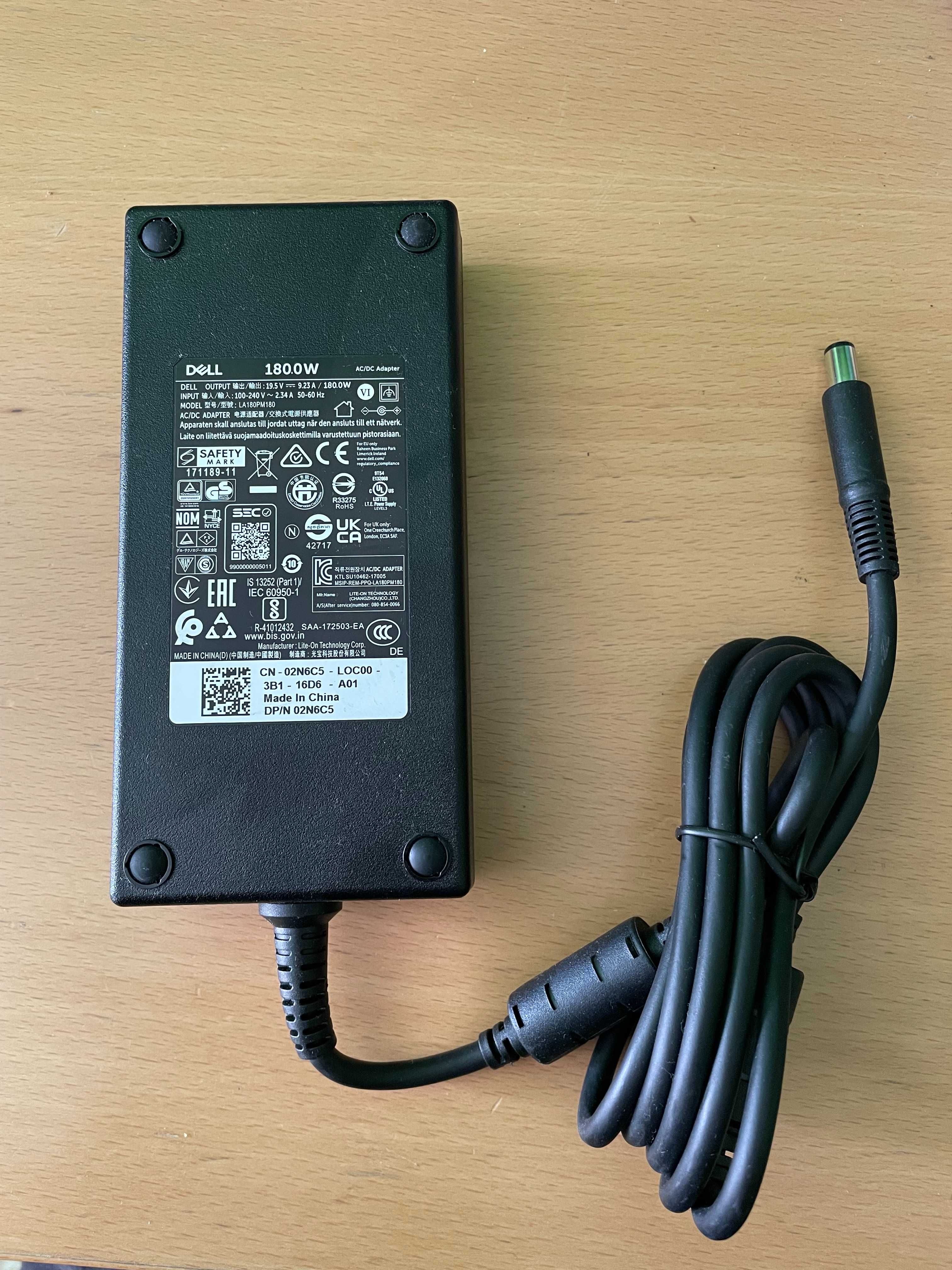 Dell - 180W AC Adapter - Оригинално зарядно за лаптоп