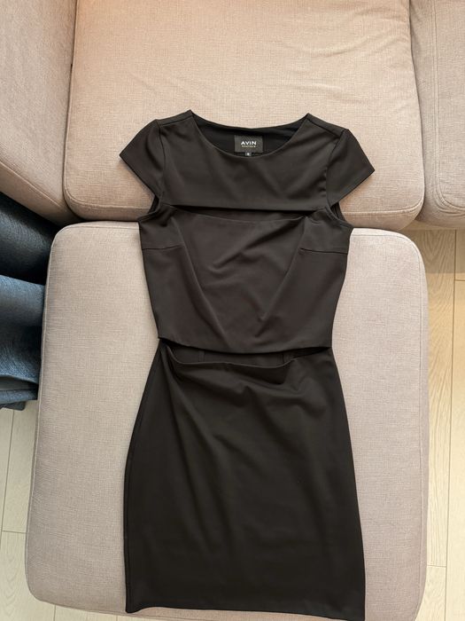 Черна Рокля AVIN