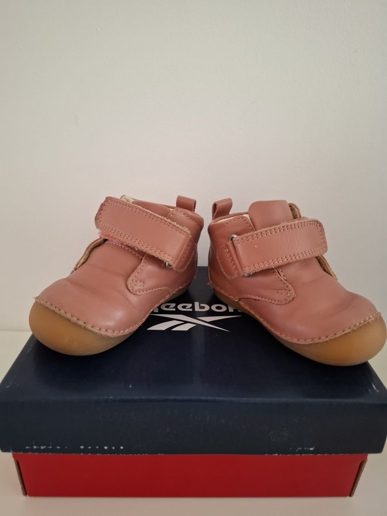 Ghetute bebe nr 19 Kickers