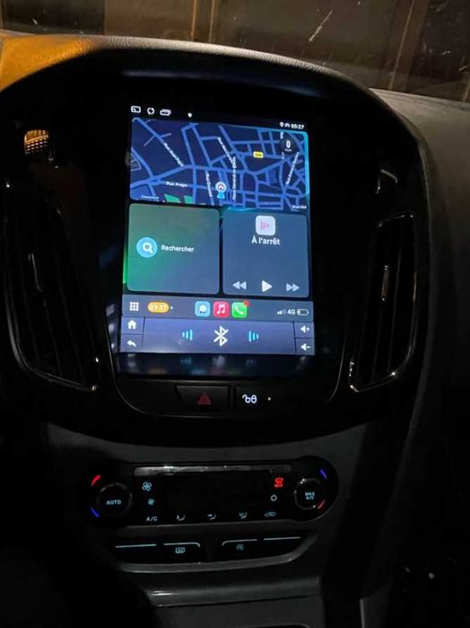 Navigatie Android 15 Ford Focus Mk3 Stil Tesla cu Carplay Android Auto