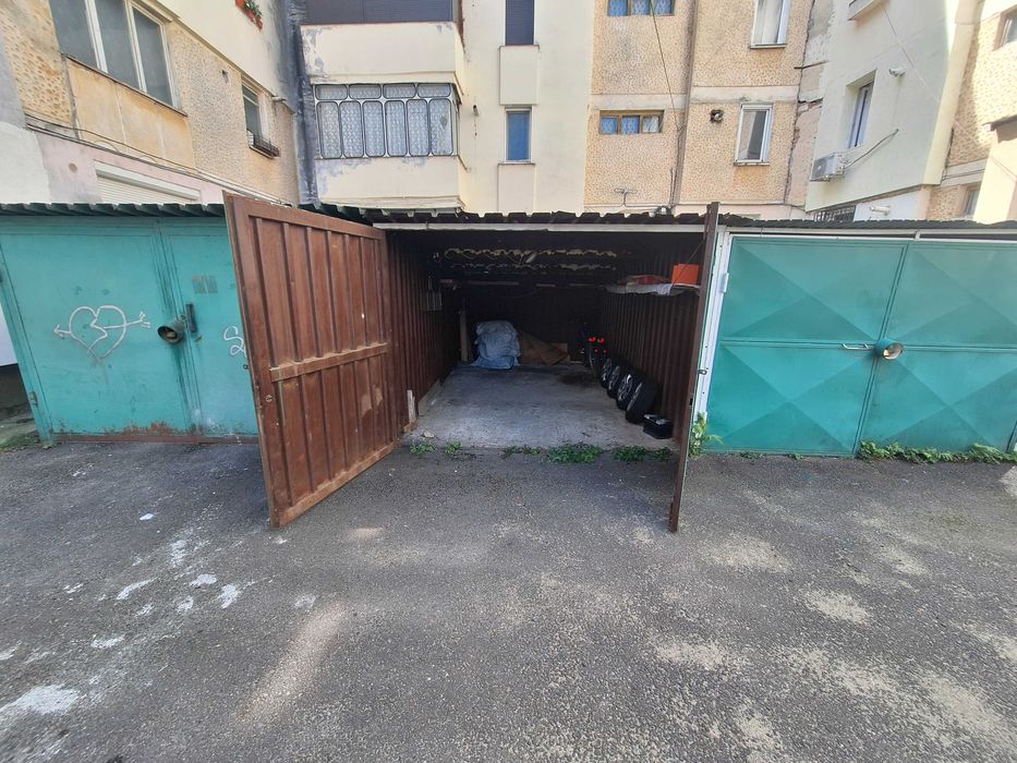 Garaj de Vânzare