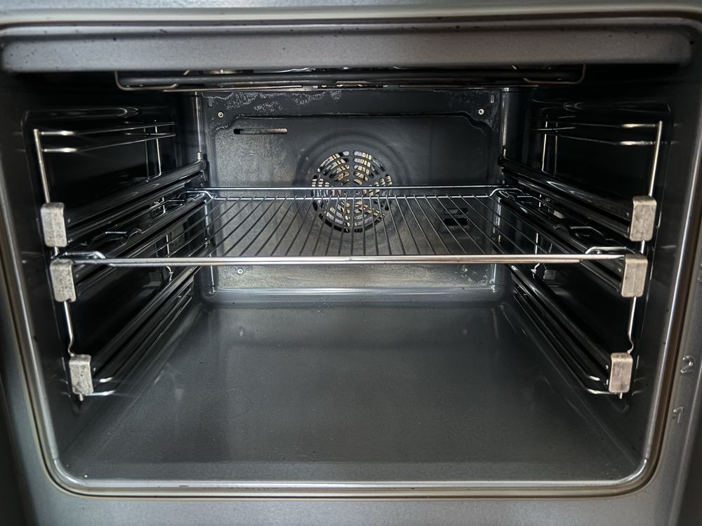 фурна за вграждане Siemens HB38L560.