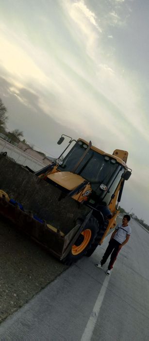 JCB екискаватир пагрузчик