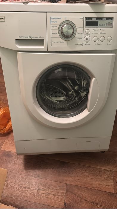 Отдам машинку на запчасти срочно