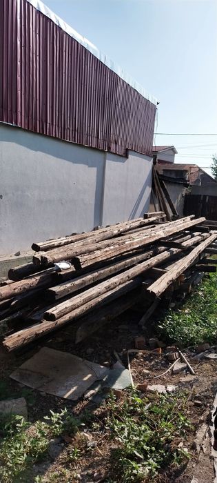 Vand lemn provenit din demolarea unei case din anii 30.