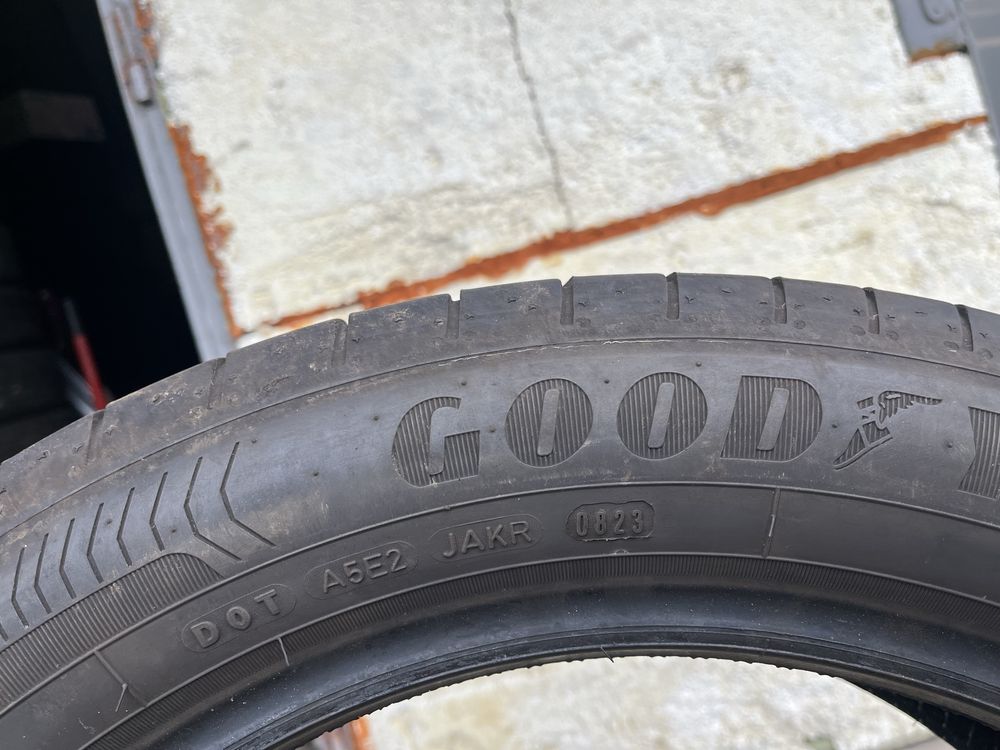 2 бр. летни гуми 215/55/17 GoodYear DOT 0823 6 mm