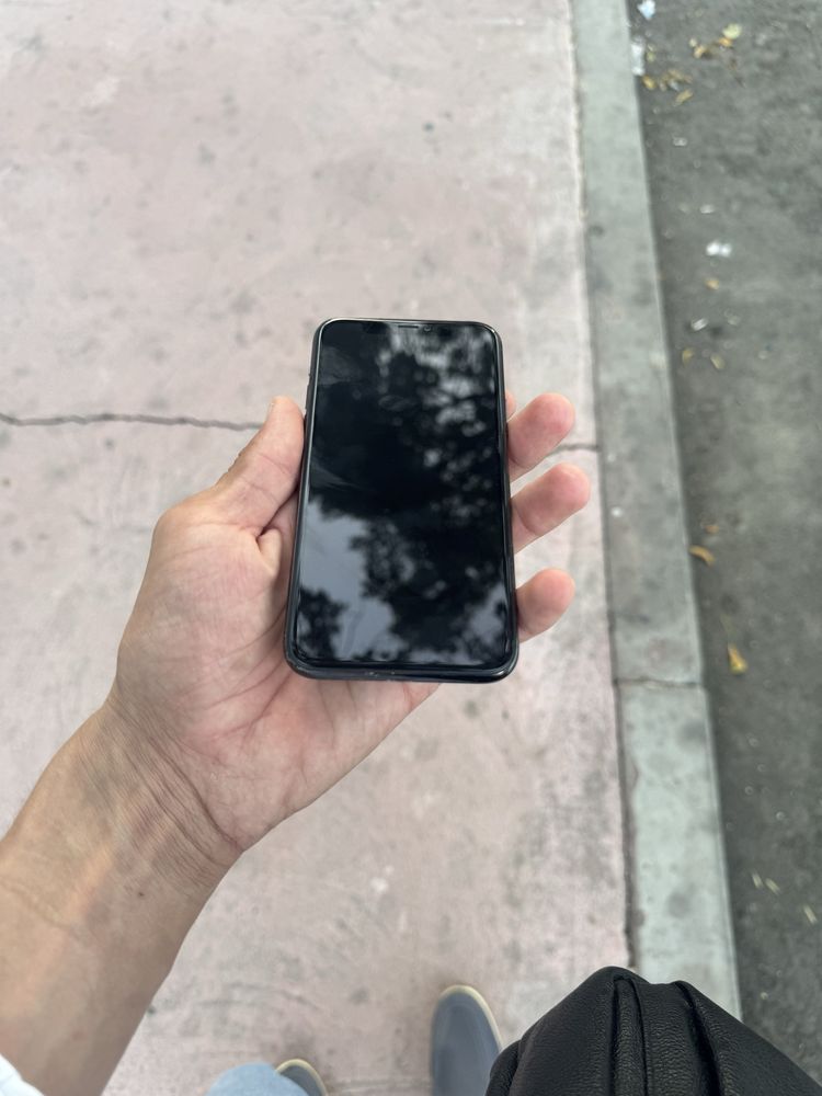 Iphone 11 pro Сотилади