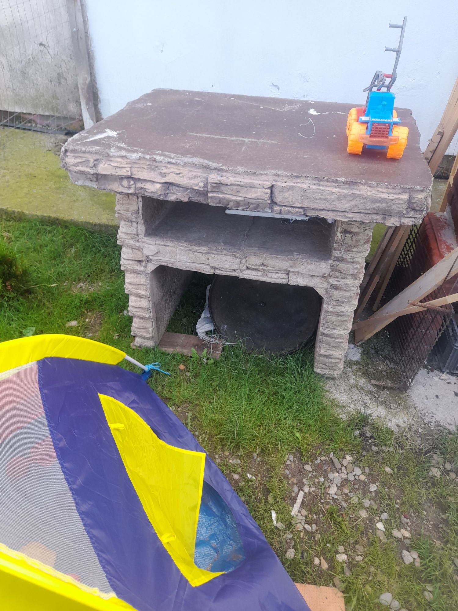 Masa rustic din beton