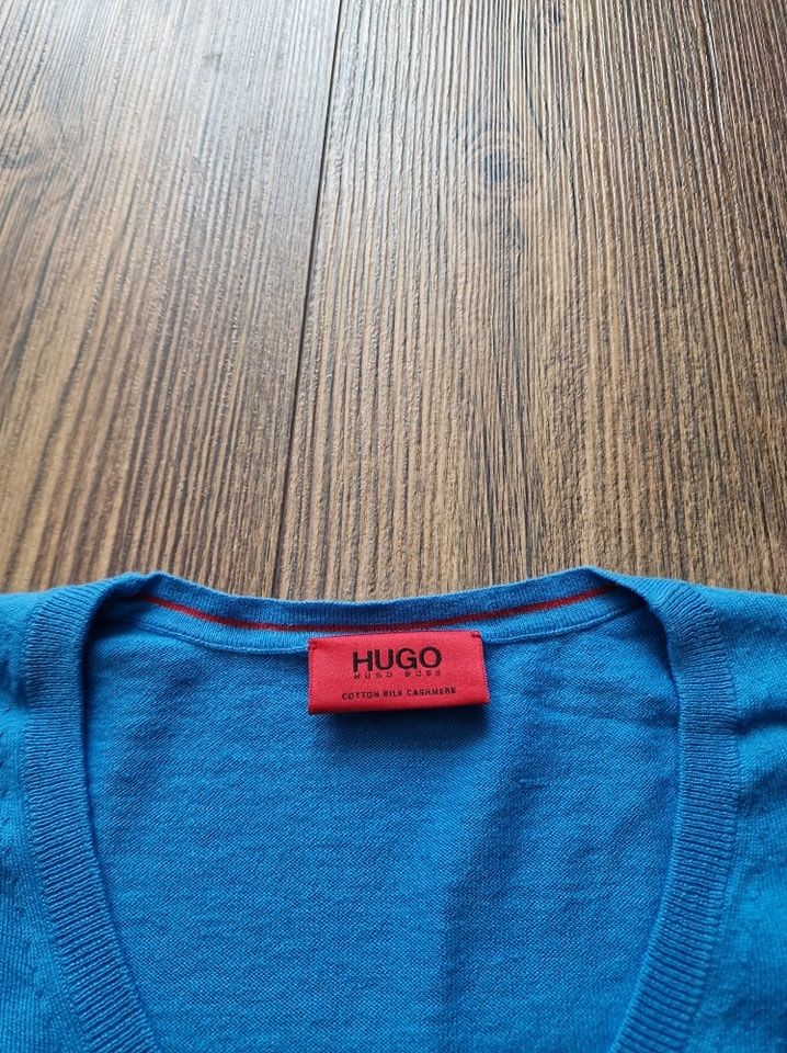 Страхотен мъжки пуловер HUGO BOSS  размер XL, без
забележки, размери 5