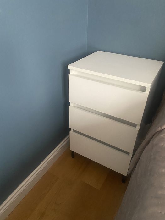 Нощно шкафче с метални крачета