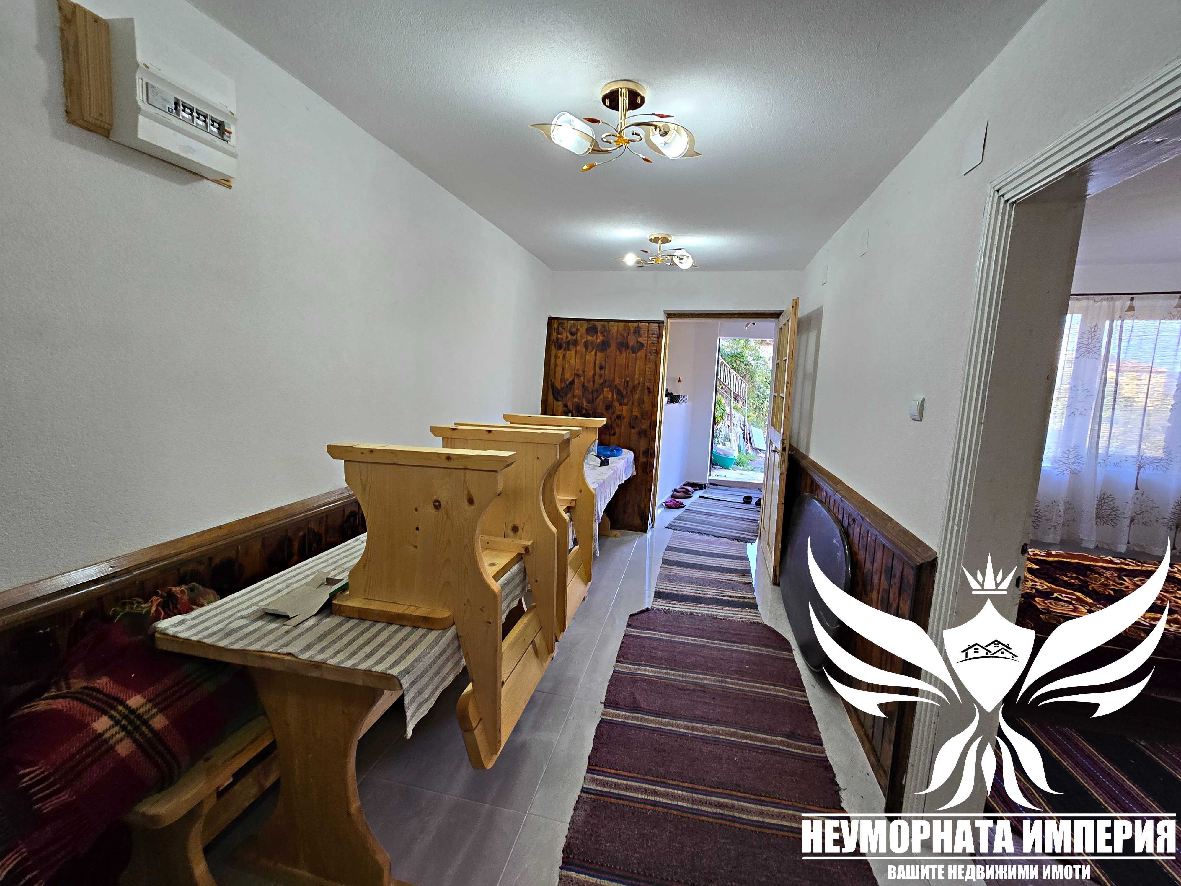 Продавам две къщи с 340РЗП и 880кв. двор в село Дряново общ. Лъки