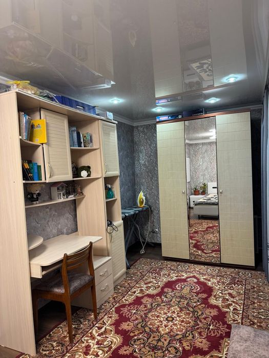 Продам уголок школьника состоит из 4 предметов