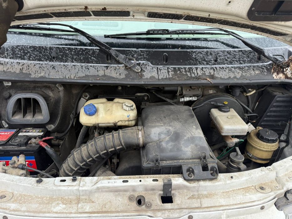 Dezmembrez Renault Mascott 2.8 110 cp motor cutie punte cabina pompa