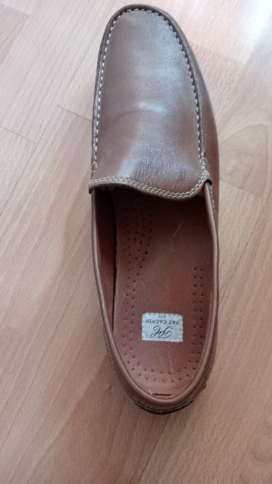 Mocasini din piele naturala.