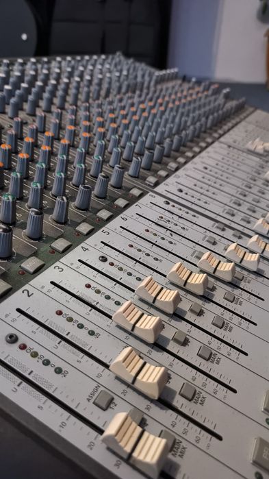 Микшерный пульт 24 канала