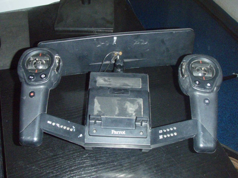 Telecomanda Parrot Skycontroller pentru BEBOP 2, netestata, incompleta