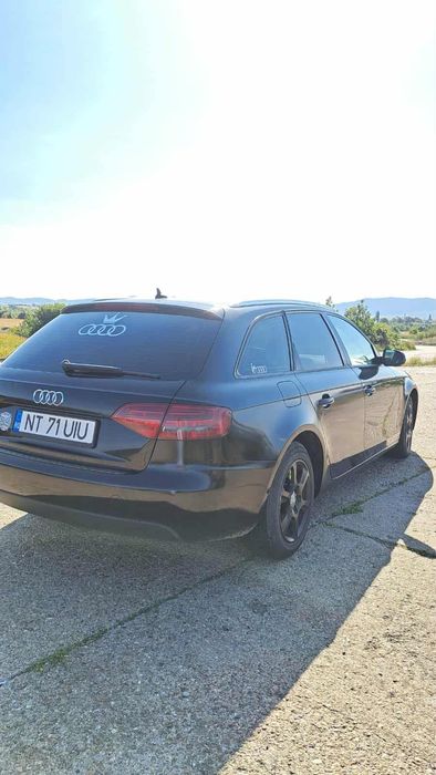 Vând Audi A4 B8 (2012)