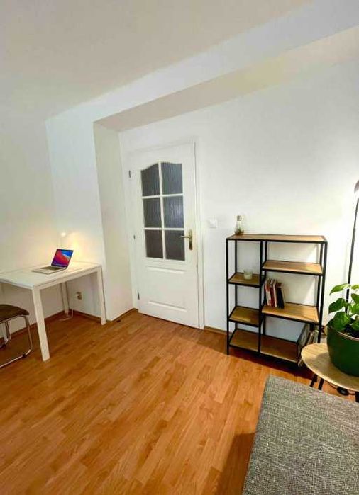 Дава се под наем Двустаен апартамент в Пловдив, Център - 62 кв.м за 290.7 € - Снимка #2