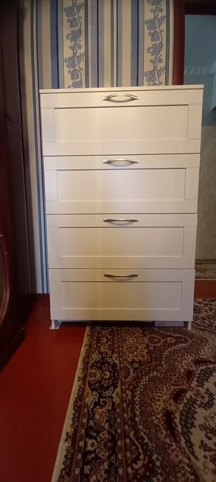 Продам тумбочку.