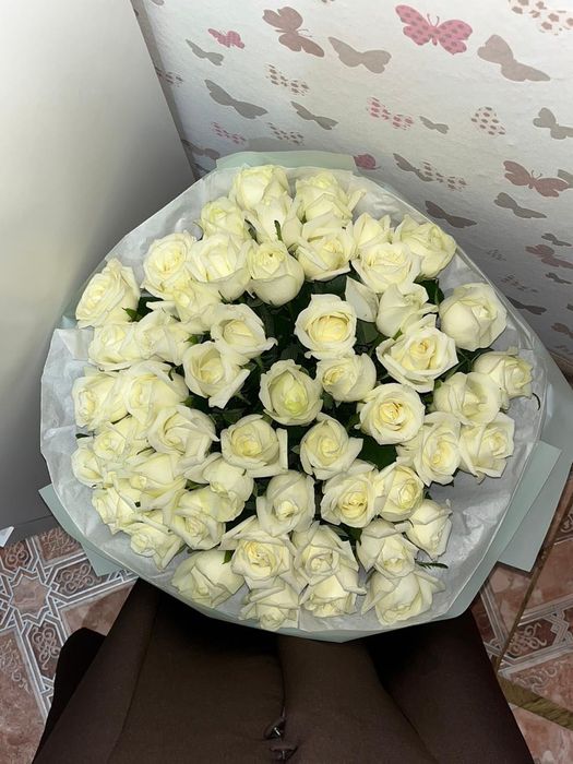 Цветы белые розы