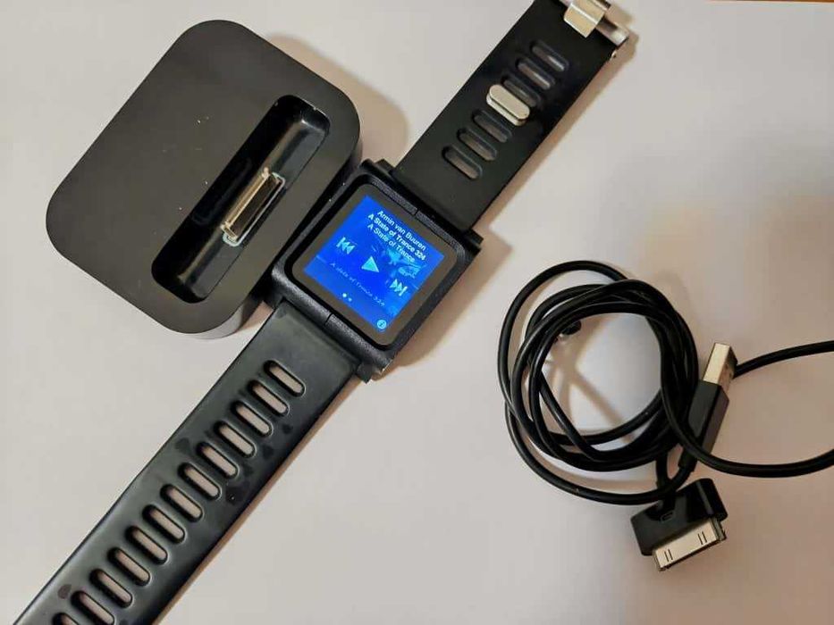 iPod Nano 6th Gen 8GB + Curea Mână + Dock + Cablu USB