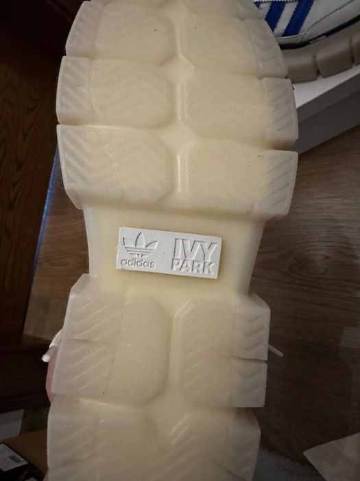 Adidasi originali Ivy Park noi