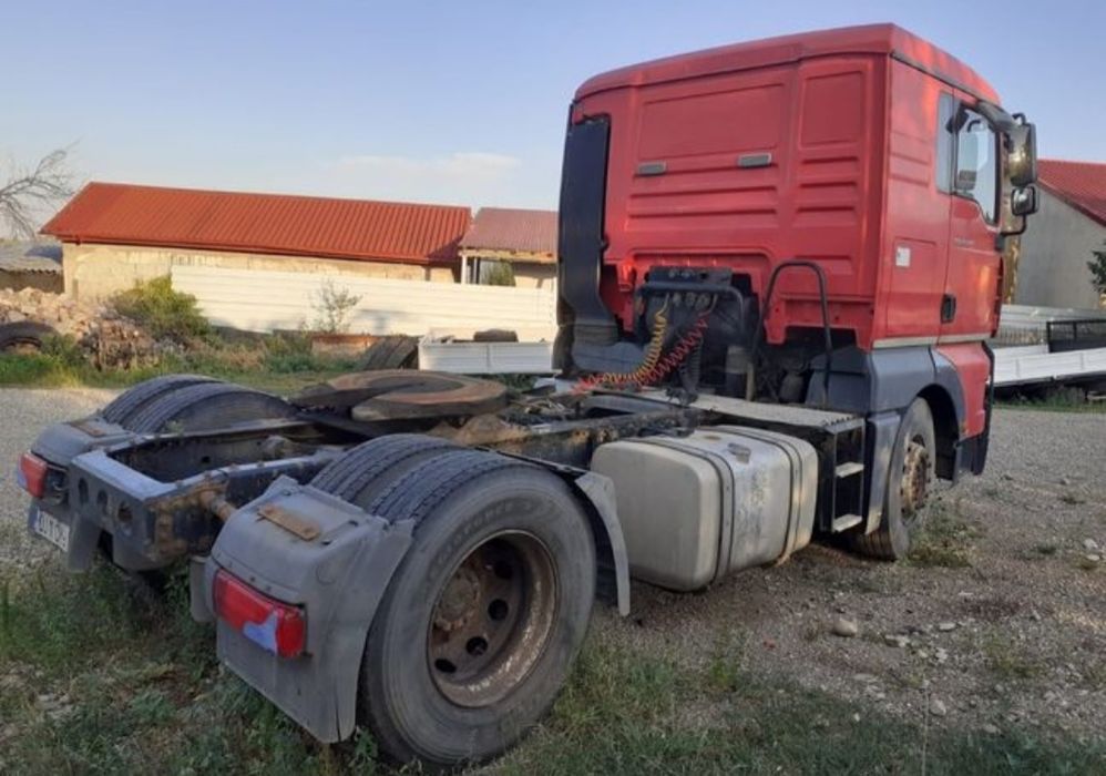 Man cap tractor de vanzare