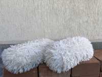 Бели възглавнички от естествена вълна, домашно предена.