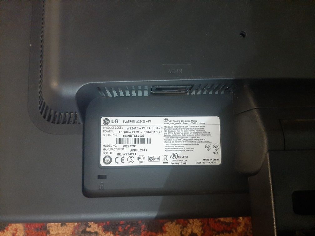 Монитор LG Flatron W2242S