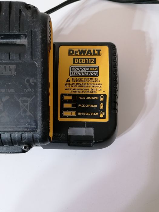 Încărcător dewalt DCB112