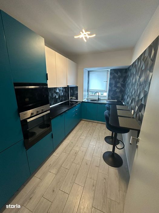 Apartament cu 3 camere, balcon,lift,loc parcare,boxa,bloc de cărămidă