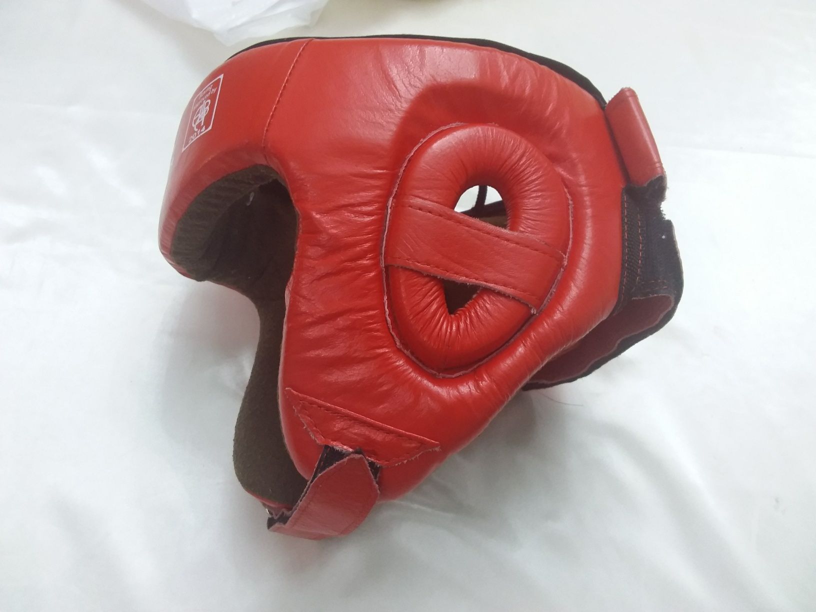 Шлем и перчатки-накладки для каратэ
