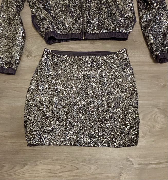 Дамски комплект с пайети в сребърно