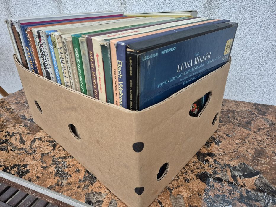 Vând lot de 100LP cu muzică clasică mixta pentru pick-up 33RTM