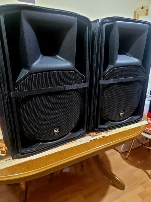 Boxe active RCF 735A  cu huse  fixe