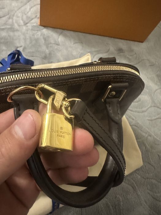 Vand geanta louis vuitton originla in stare impecabila.