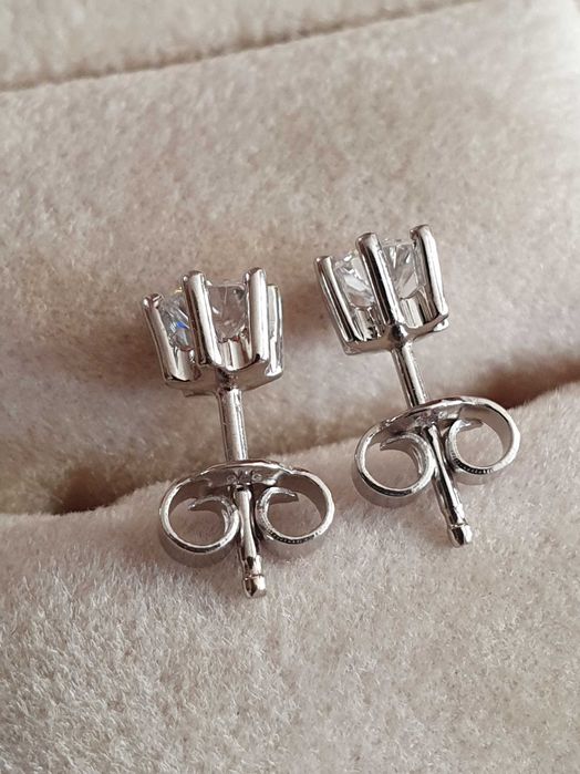 Pereche stud punte luce diamante naturale VVS 0.7ct