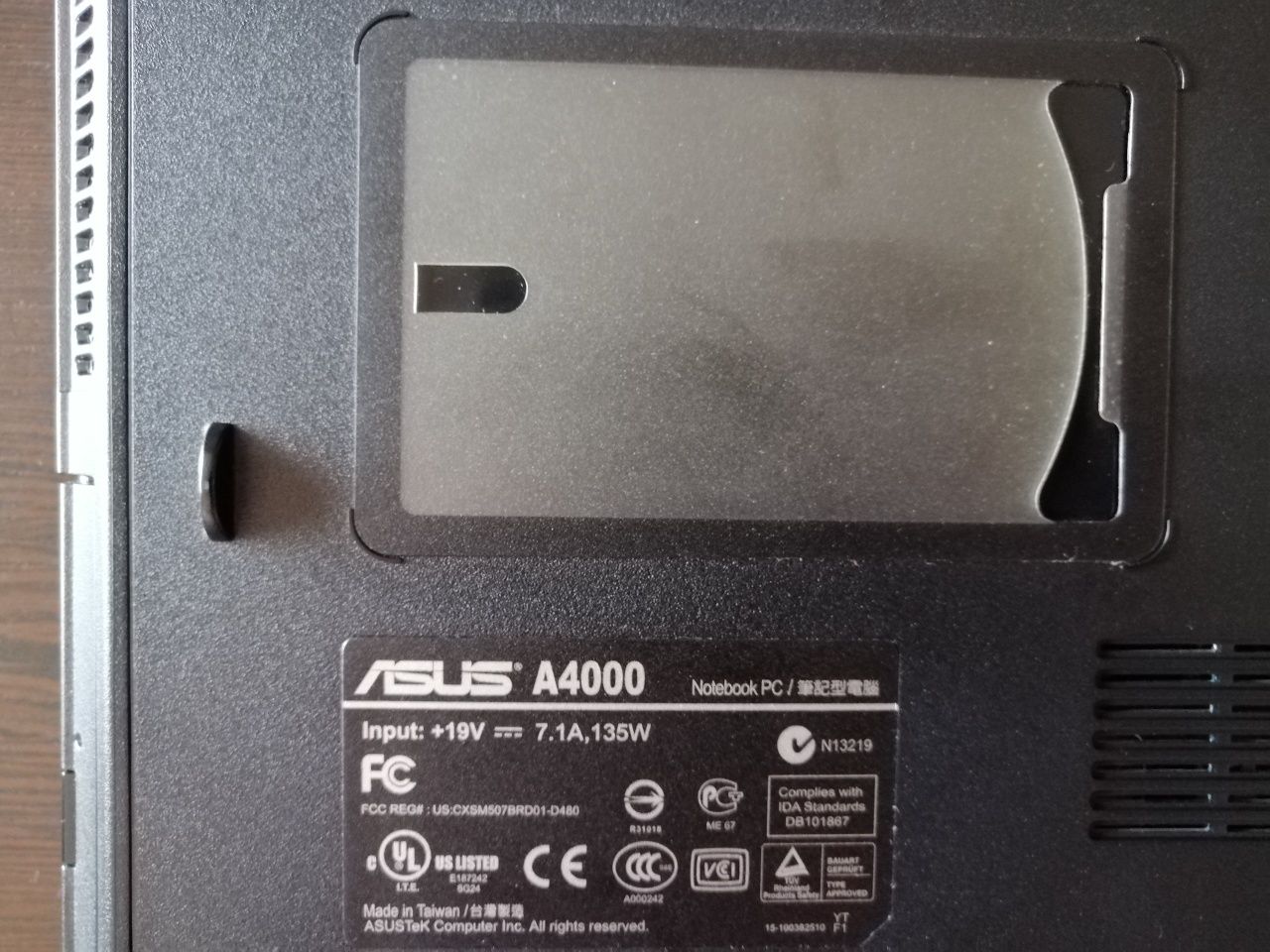 Лаптоп ASUS A4000 с оригинално зарядно