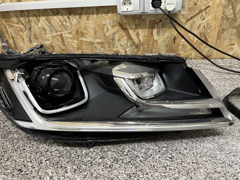 Far dreapt vw touareg , piese, ornamente, motoras, fibra, drl