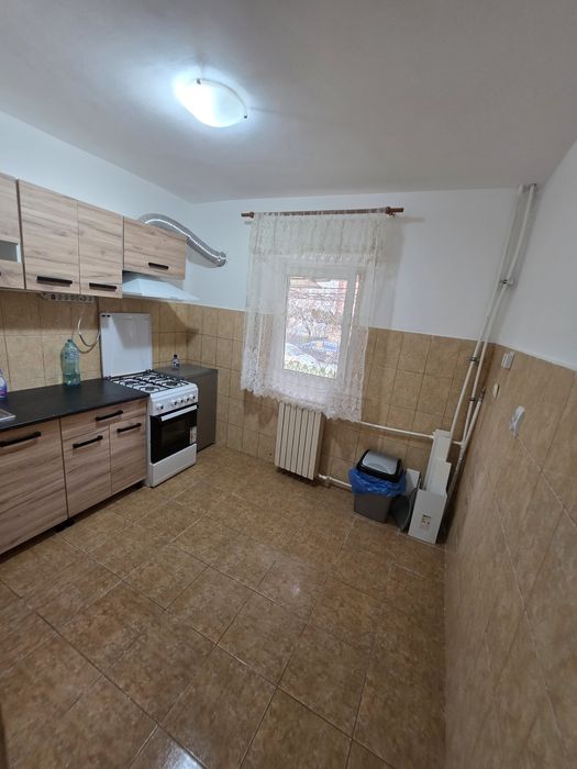 VAND Sau INCHIRIEZ Apartament cu 2 Camere Zona Centrala Langa Peco Mol
