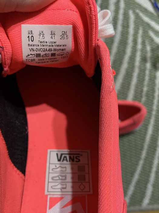 Vand tenesi Vans noi