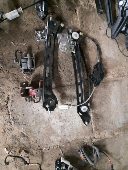 De vanzare usa pasat cc, macara si motorașele