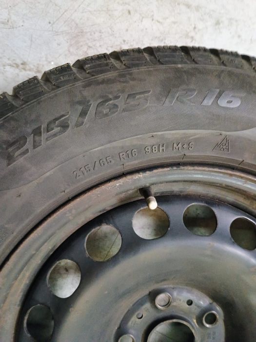 Anvelope iarna Pirelli  215 65 16"  Vw Tiguan pe jante din otel