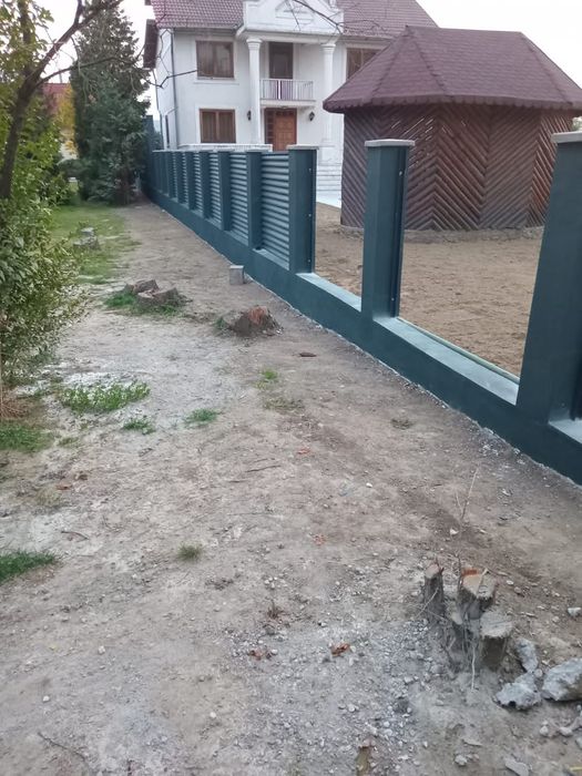 Vand garduri și porți la comanda clientului