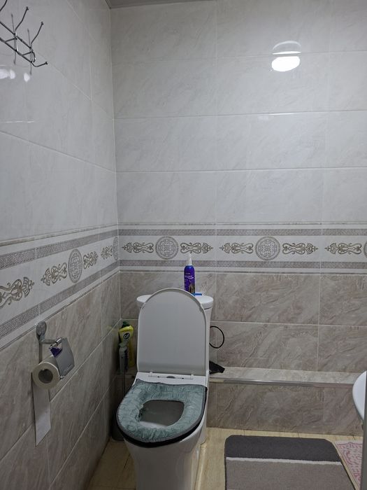 Прадаётсия навастройка квартира ровый не тарцавой балкон есть всё меби