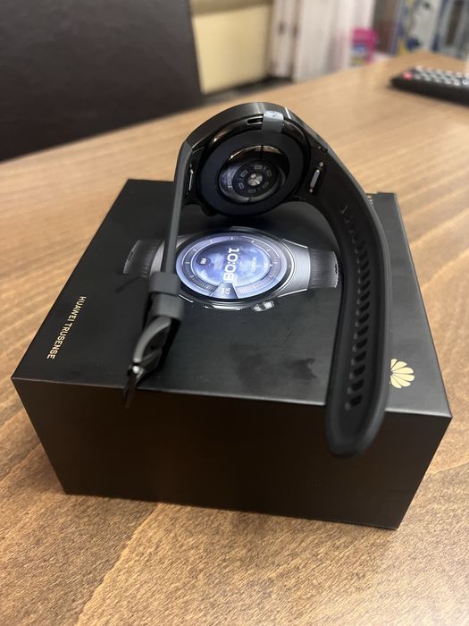 HUAWAEI watch 5 Чисто нов